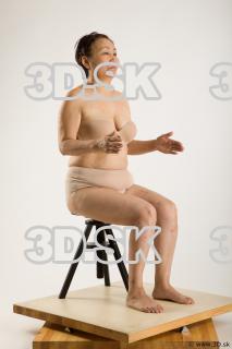 Sitting reference of nude Gwendolyn 0014